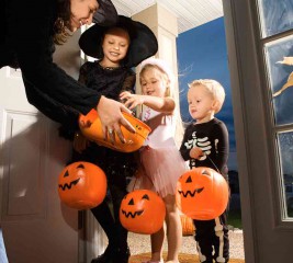7 Tips to Stay Safe This Halloween While Trick-or-Treating