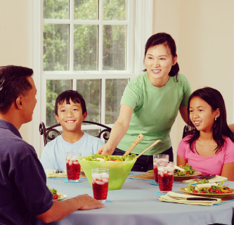 5 Reasons to Have Regular, Sit-Down Family Dinners - LiveHealth Online